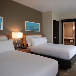 One-Bedroom Queen Suite